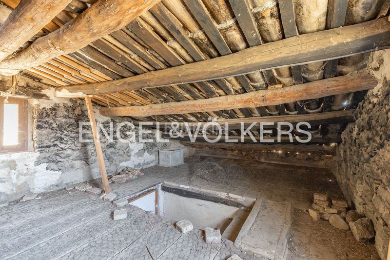 Foto 1c04a6c8-476c-46e2-891a-896fa3f3d2a7. Masía masia con licencia de obras y vistas al castillo en Cardona