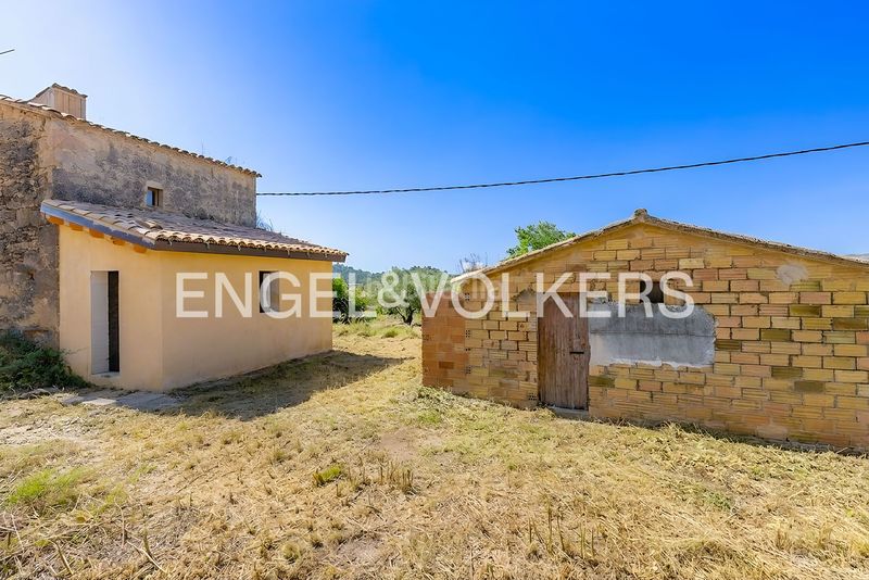 Foto 1c8c9b86-478a-415f-91d6-29dea0300478. Masía masia con licencia de obras y vistas al castillo en Cardona
