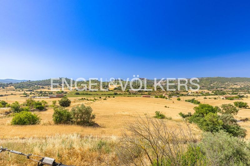 Foto 209d1814-44e7-4eba-8141-363621255736. Masía masia con licencia de obras y vistas al castillo en Cardona