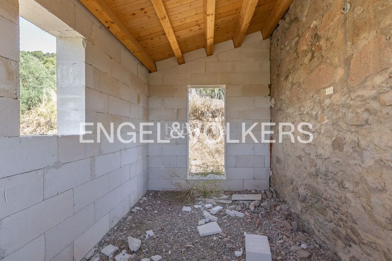 Foto 3bfc880d-afc9-4c04-9c82-3702fe762b83. Masía masia con licencia de obras y vistas al castillo en Cardona