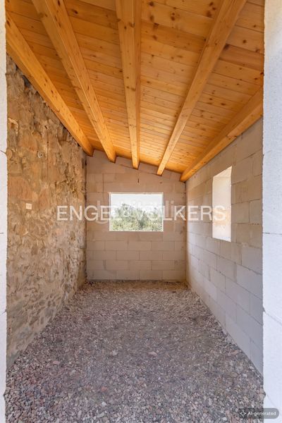 Foto 403d58cd-daa4-417c-bc79-39c2c18024db. Masía masia con licencia de obras y vistas al castillo en Cardona