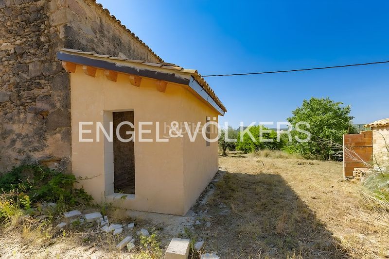 Foto 4fc7736f-5b14-4c6a-b531-37eeefadd93d. Masía masia con licencia de obras y vistas al castillo en Cardona
