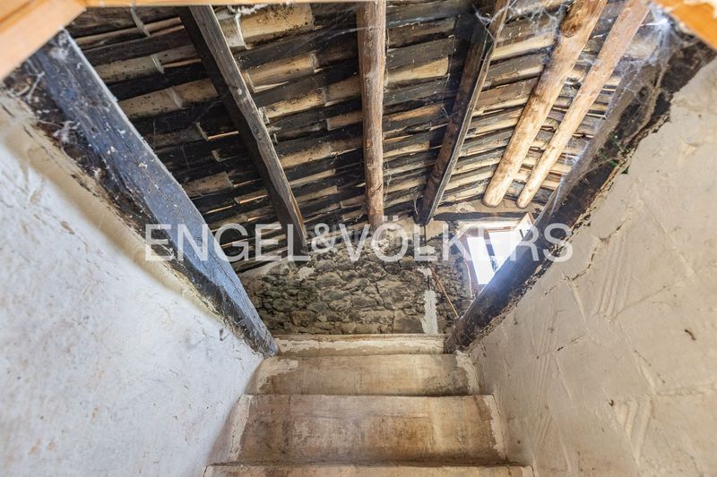Foto 7e854132-6b13-4257-9ef9-8e9af6ccfbc9. Masía masia con licencia de obras y vistas al castillo en Cardona
