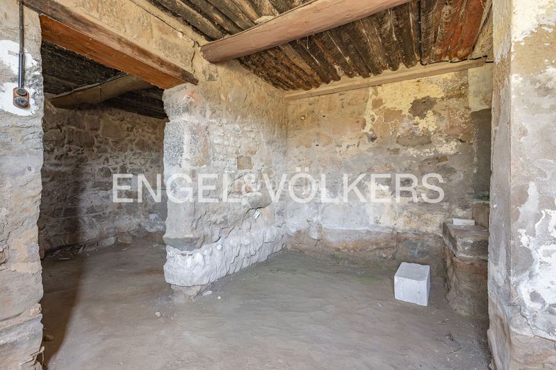 Foto 81371e88-a3fc-49f0-bca4-9c0f7dd0c94d. Masía masia con licencia de obras y vistas al castillo en Cardona