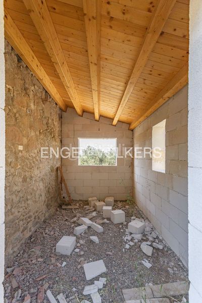 Foto c2d7ea21-96fe-46cd-ae8b-1376c806d2d8. Masía masia con licencia de obras y vistas al castillo en Cardona