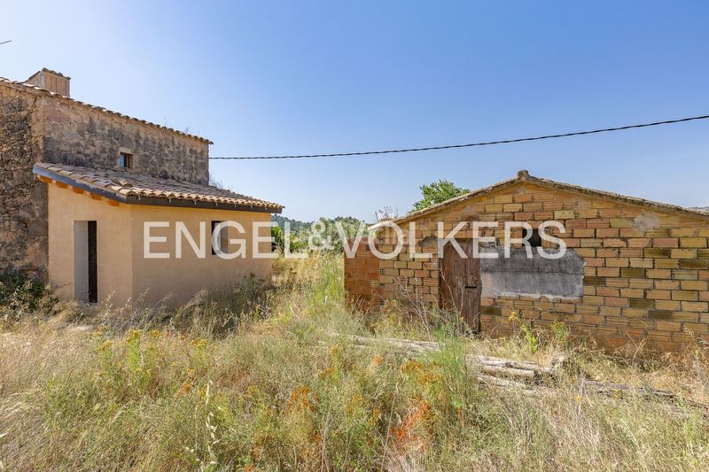 Foto cfb03d39-5032-4fee-bd49-b33267f202fe. Masía masia con licencia de obras y vistas al castillo en Cardona