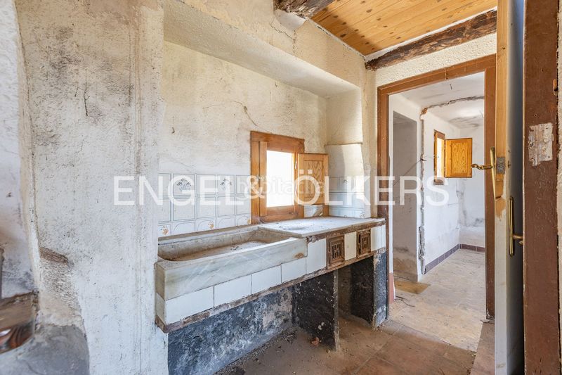 Foto d0af7e34-7bcc-4b50-a92f-79352dd568f5. Masía masia con licencia de obras y vistas al castillo en Cardona