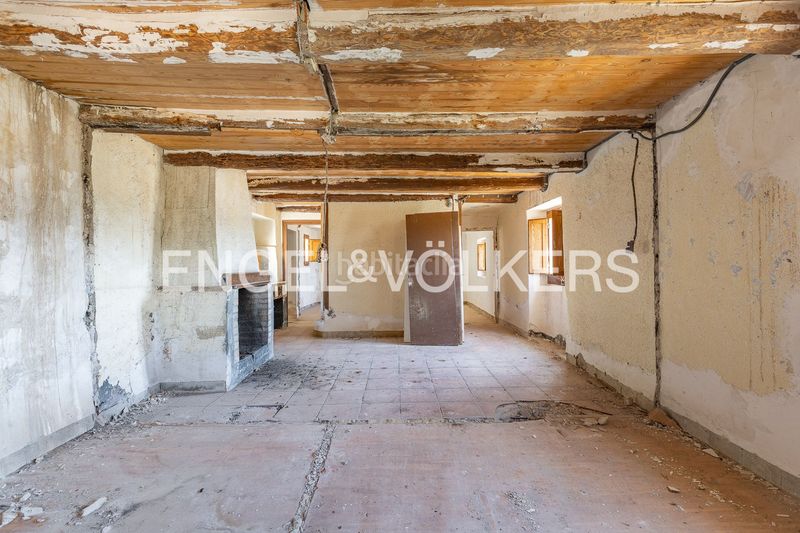 Foto effa5f15-f404-4eb8-90c4-fc43dfa1fe2d. Masía masia con licencia de obras y vistas al castillo en Cardona
