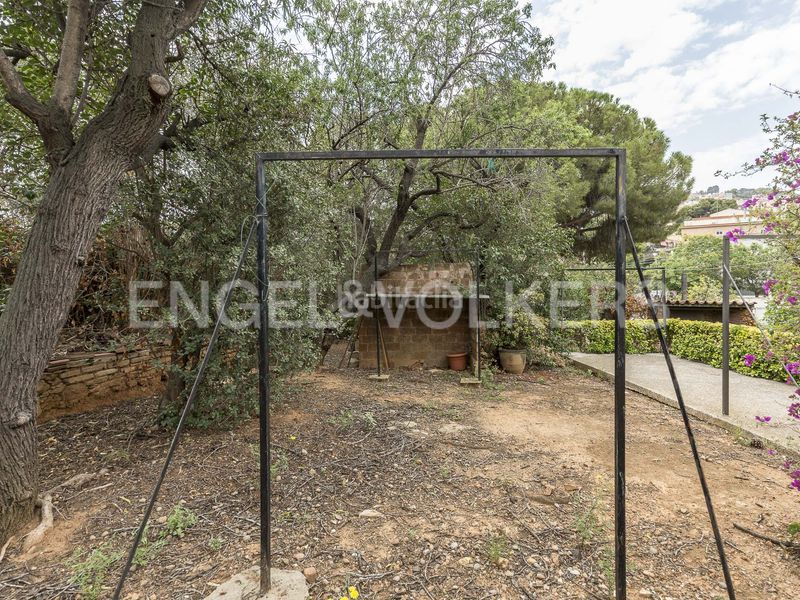 Foto 2499c8cf-9a44-4086-995c-f814082f744c. Terreny residencial a Horta Barcelona