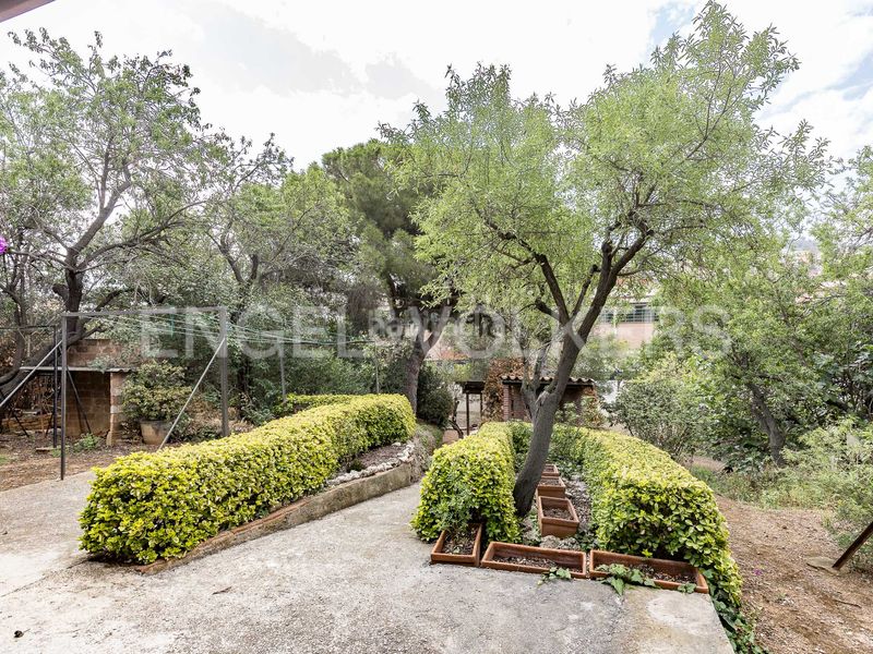 Foto 46054257-63a4-4323-a4bd-e18524419fe6. Terreny residencial a Horta Barcelona