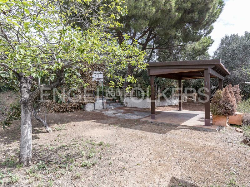 Foto 7142fc2d-b375-4e75-b90f-1d50ca259cac. Terreny residencial a Horta Barcelona