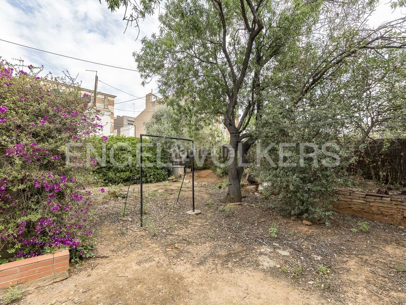 Foto a4e5a14f-54f0-49d8-989b-f046c18fc8c2. Terreny residencial a Horta Barcelona