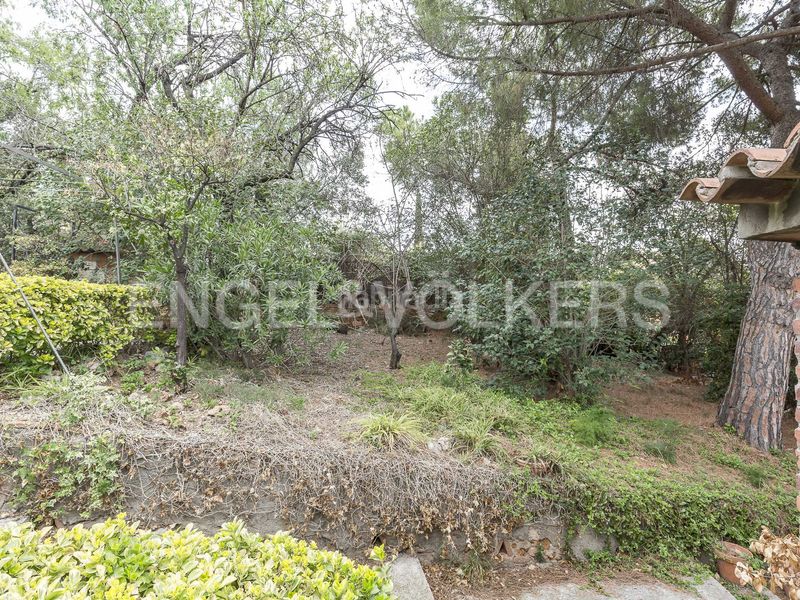 Foto c2740979-77e9-4b33-8c8f-741c00adcffb. Terreny residencial a Horta Barcelona