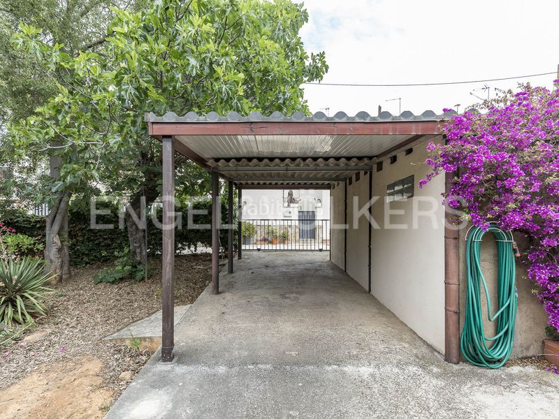 Foto fee4f8b6-7a8a-4d3a-a41a-eae12395ed0e. Terreny residencial a Horta Barcelona