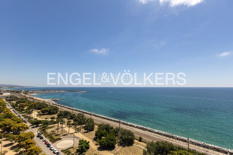 Foto 600a535d-a573-4884-9d15-ad8cc0fdb39c. Àtic amb calefacció aparcament a El Rengle Mataró