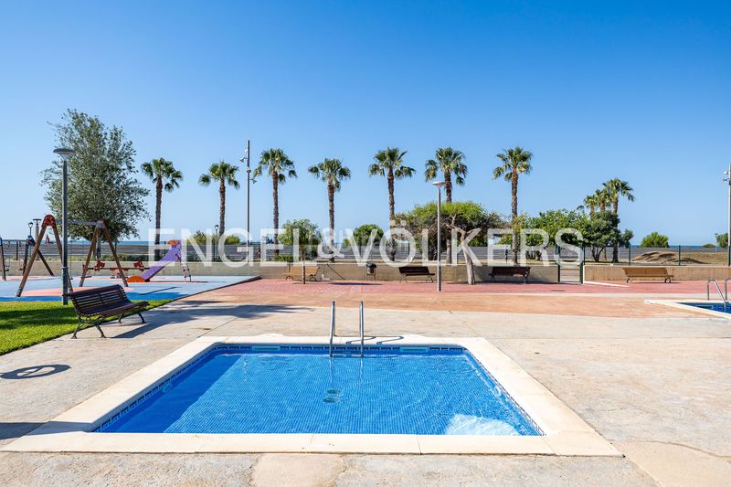 Foto 7bc3d304-3fcb-4e8a-a17f-07e4f86d93e3. Pis amb calefacció aparcament piscina a Les Salines-Pla de Sant Pere Cubelles