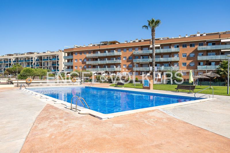 Foto 8198175d-64a4-4cdc-b5bb-2296f5ab2608. Pis amb calefacció aparcament piscina a Les Salines-Pla de Sant Pere Cubelles