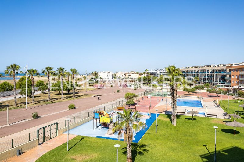 Foto eca2481d-64dd-40db-873e-aa37580547d4. Pis amb calefacció aparcament piscina a Les Salines-Pla de Sant Pere Cubelles