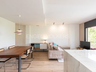 Affitto Appartamento in La Nova Esquerra de l´Eixample. Luminoso apartamento amueblado junto a plaza españa
