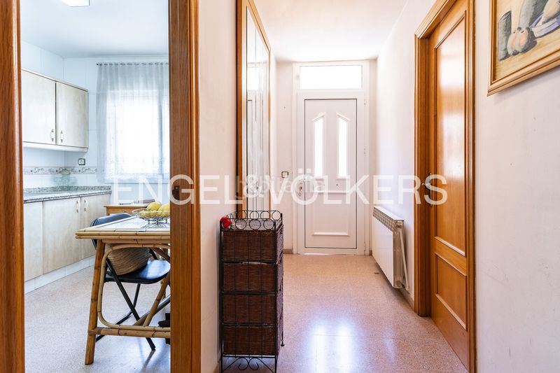 Foto 8d2882fe-f544-472e-92d7-d6e17353ff00. Casa amb calefacció aparcament a Martorell