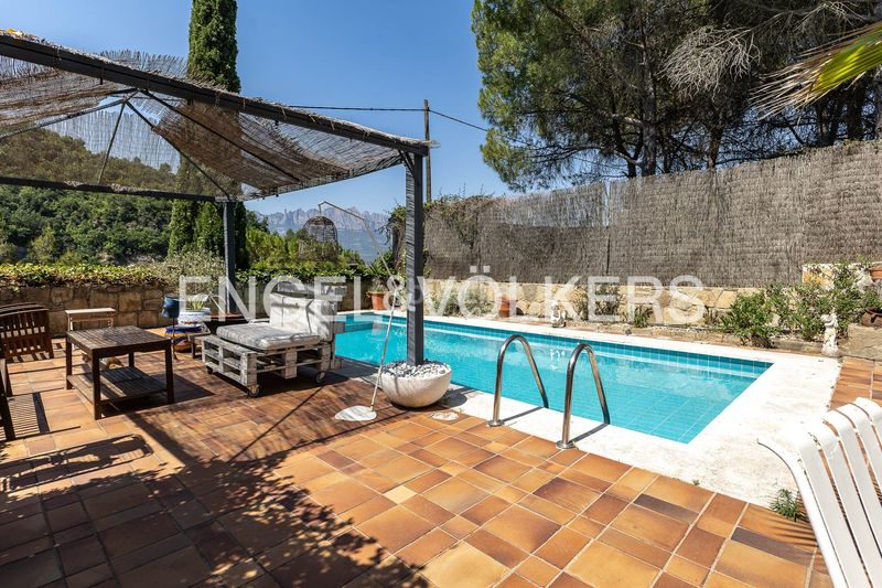 Foto b21b9647-9916-454e-a57a-ff62eccf7770. Casa masía exclusiva con máxima privacidad, vistas a montserrat en Castellbell i el Vilar