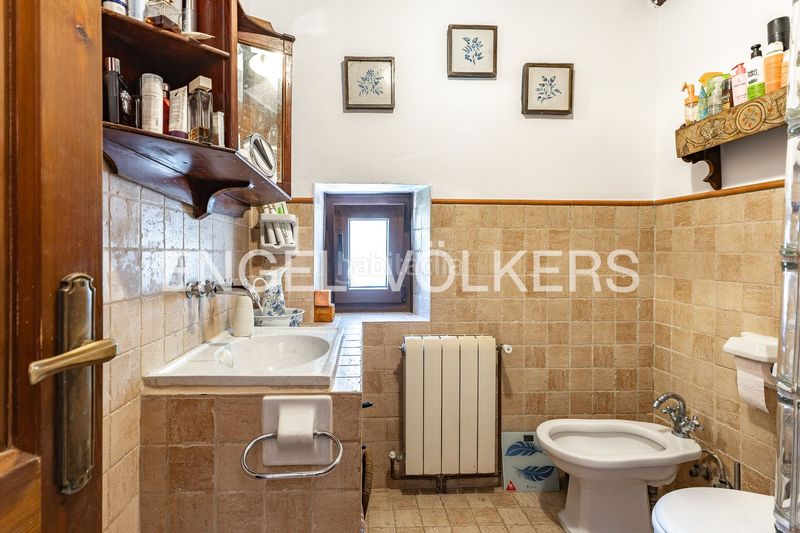 Foto b43d017d-1b2d-4627-8824-cf45d30fb8dc. Casa masía exclusiva con máxima privacidad, vistas a montserrat en Castellbell i el Vilar
