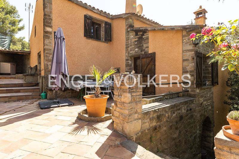 Foto f8dca67d-bf08-44dc-b472-9fec7ff93496. Casa masía exclusiva con máxima privacidad, vistas a montserrat en Castellbell i el Vilar