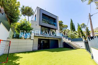 Rent House in Montmar. Moderna casa en exclusiva zona de castelldefels