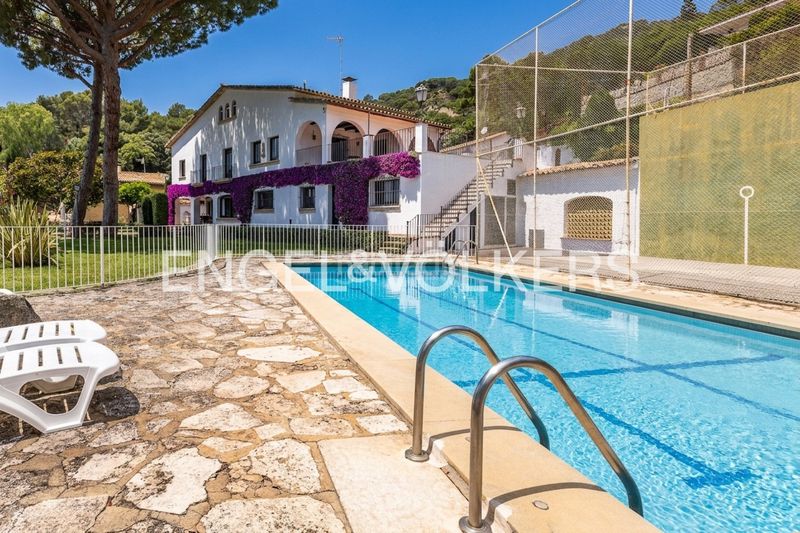 Foto 172b5e0d-874c-4c2f-86ce-12c2ca34040f. Casa amb calefacció aparcament piscina a Premià de Dalt
