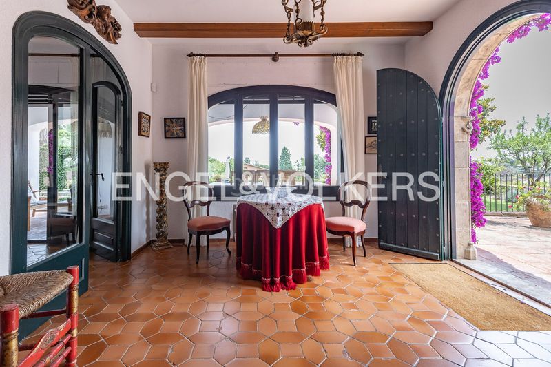 Foto 1af0d4a6-df91-41fb-8300-4c9c44352a38. Casa amb calefacció aparcament piscina a Premià de Dalt
