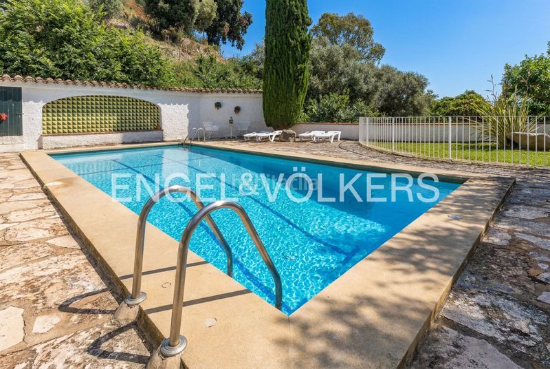 Foto 215fa860-ea0f-49db-92f3-8a1c77214202. Casa amb calefacció aparcament piscina a Premià de Dalt