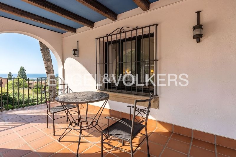 Foto 3f9e8076-7a63-4d30-b039-d37463e918ce. Casa amb calefacció aparcament piscina a Premià de Dalt