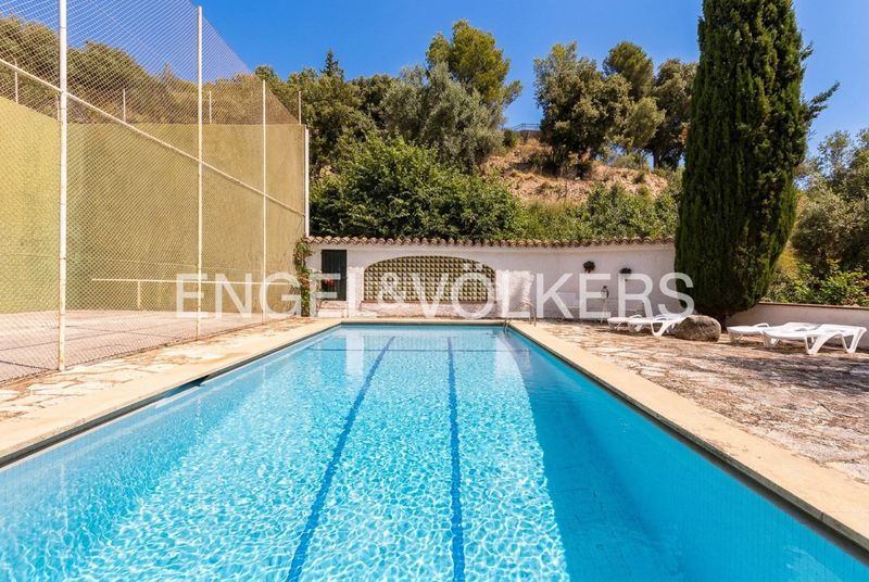 Foto 5014c600-9ca0-47e0-bf60-4d4c39a703f9. Casa amb calefacció aparcament piscina a Premià de Dalt