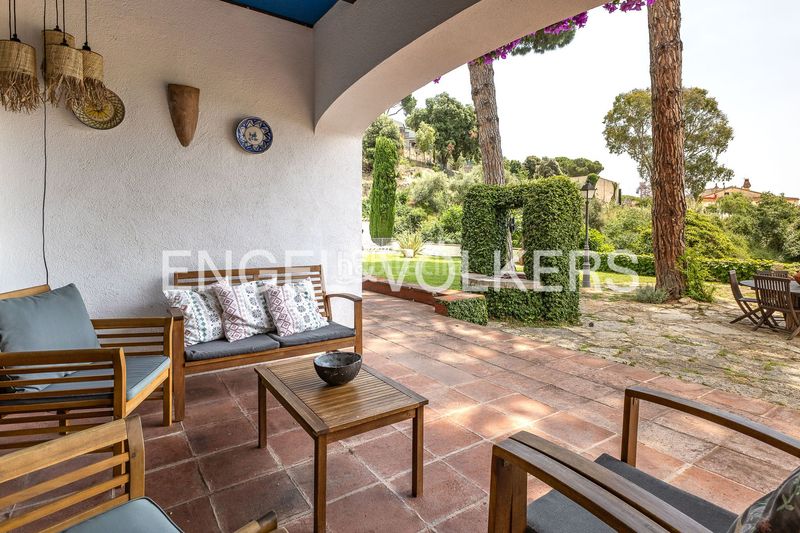 Foto 509da0ad-f6a5-4ad2-8fad-33999ee35b2a. Casa amb calefacció aparcament piscina a Premià de Dalt