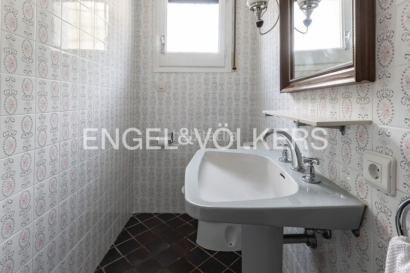 Foto 592d795e-80c9-47c5-b917-110fd6712654. Casa amb calefacció aparcament piscina a Premià de Dalt