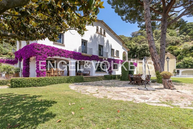 Foto bbae8d2b-63a2-4912-a948-dd7fa29ac6d4. Casa amb calefacció aparcament piscina a Premià de Dalt