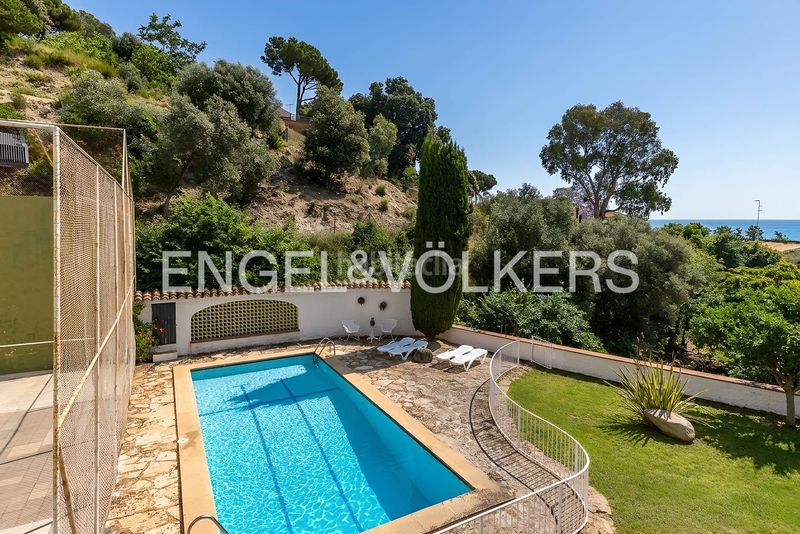 Foto e2ac3baa-dfea-4e15-a53d-a9338d93c32c. Casa amb calefacció aparcament piscina a Premià de Dalt