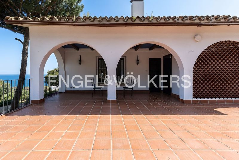 Foto f640cdc6-3fa9-4e28-b388-b59341035a9b. Casa amb calefacció aparcament piscina a Premià de Dalt