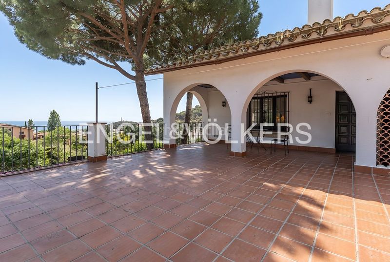 Foto fd6a01fb-801e-4d72-8b36-4e7ea6a5d5b6. Casa amb calefacció aparcament piscina a Premià de Dalt