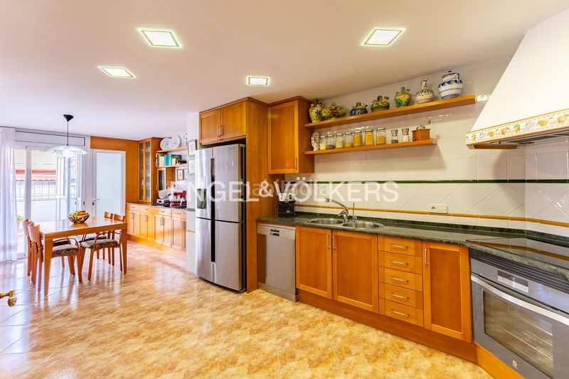 Foto b86998ea-ca2f-426a-a9ad-b31a5b996a28. Casa amb calefacció aparcament a Les Creus Pineda de Mar