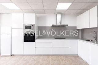Flat in Calella. Oficina con vivienda 205m2 en calella