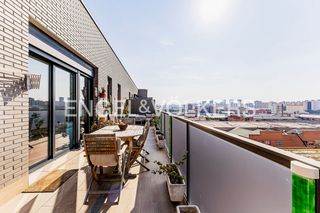 Ático en Centre. Ático con gran terraza y parking opcional en hospitalet centro