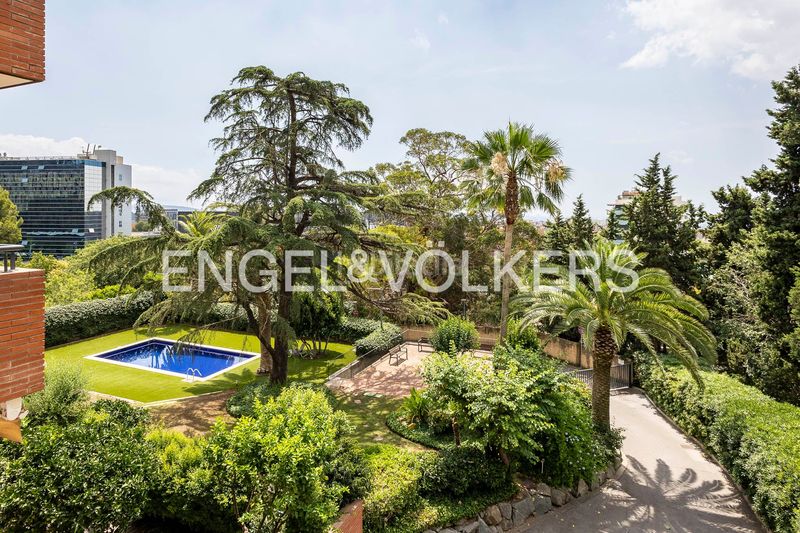 Foto 1f409b39-f778-4d61-b364-33903786d29c. Pis amb calefacció aparcament piscina a Centre Esplugues de Llobregat