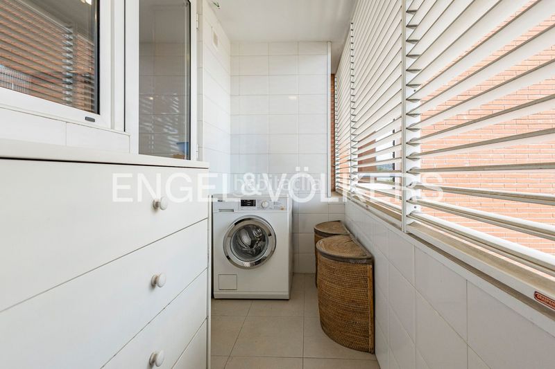 Foto 28bbae57-9aa7-47bb-8bf3-0c54c7af00ef. Pis amb calefacció aparcament piscina a Centre Esplugues de Llobregat