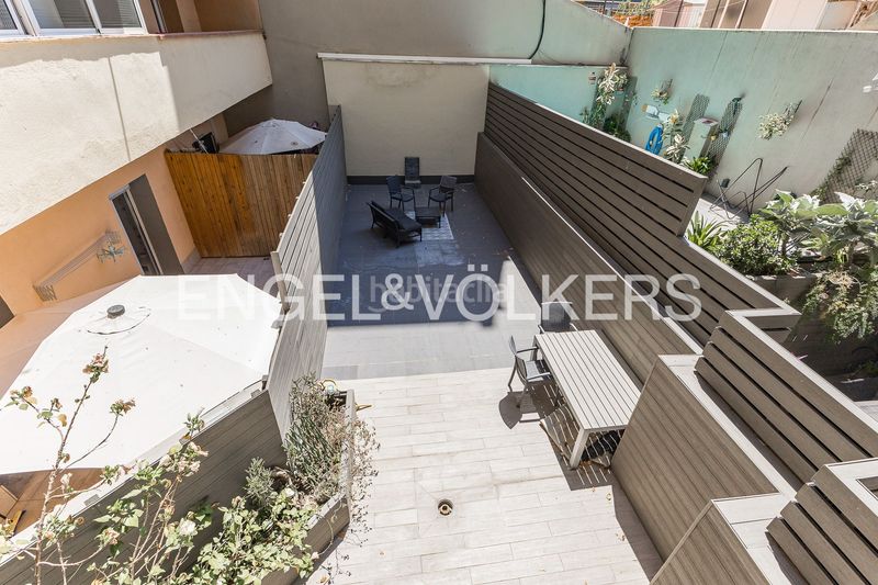 Foto 6576b9cb-3db1-46df-ac93-4f572bfbdce8. Dúplex amb calefacció piscina a La Nova Esquerra de l´Eixample Barcelona