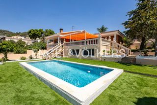 Rent House in Torrent Ballester. Acogedor chalet en villadecans