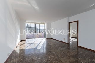 Location Appartement à La Nova Esquerra de l´Eixample. Amplio piso en calle mallorca para larga estancia