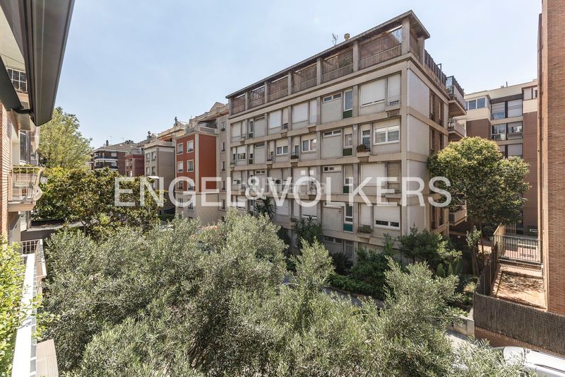 Foto f17850e9-bb6f-4538-ad45-5e8b9499db18. Pis amb calefacció aparcament a Sant Gervasi - Bonanova Barcelona