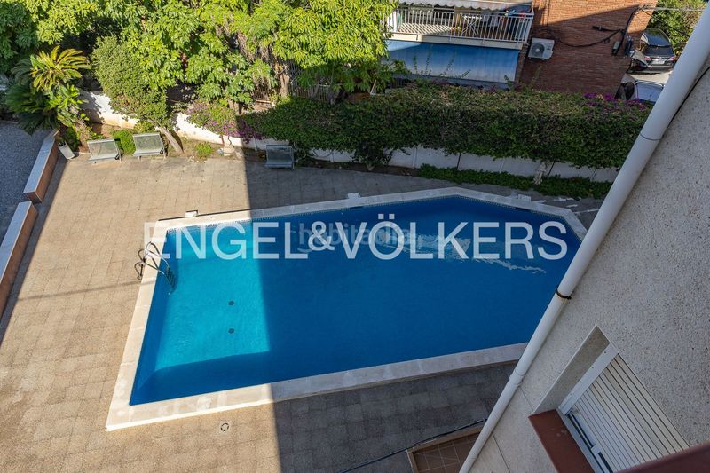 Foto f11fb3db-488c-44d6-a3ad-0f2a1a21cefe. Àtic amb calefacció aparcament piscina a Lluminetes Castelldefels