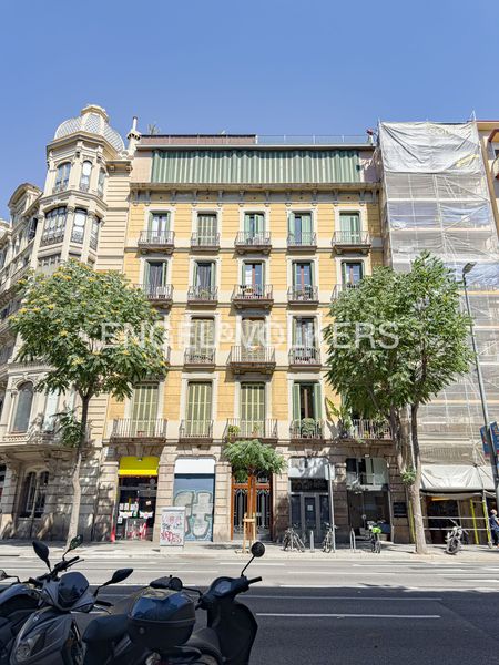 Foto 486c1533-0060-4646-93cb-c2f1237f8aaa. Àtic amb calefacció a Dreta de l´Eixample Barcelona